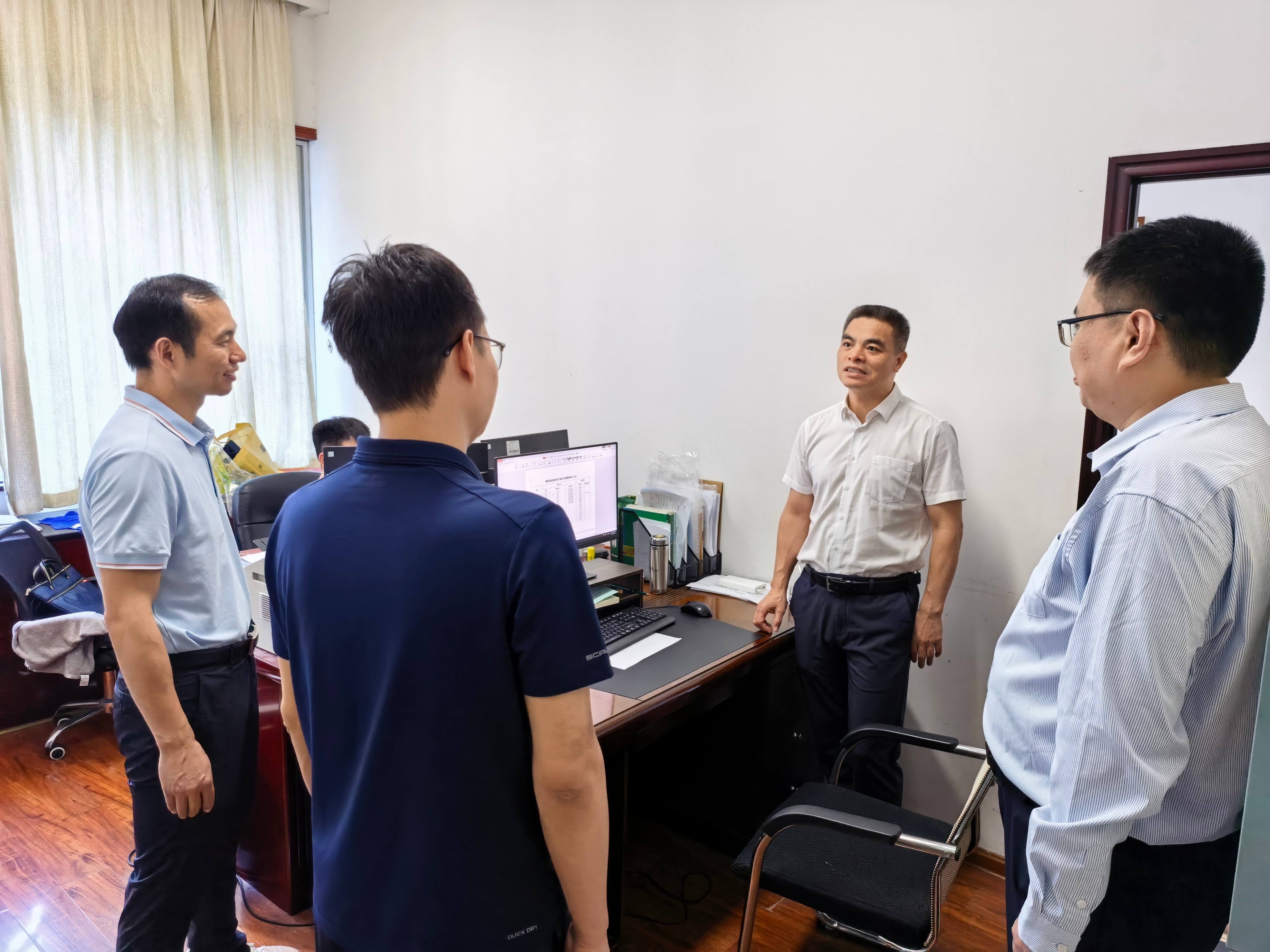 王建球检查厅系统汛期值班、安全生产和...