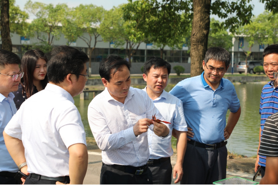 农业农村部渔业渔政管理局李书民一行到湖南省水产科学研究所省水产原